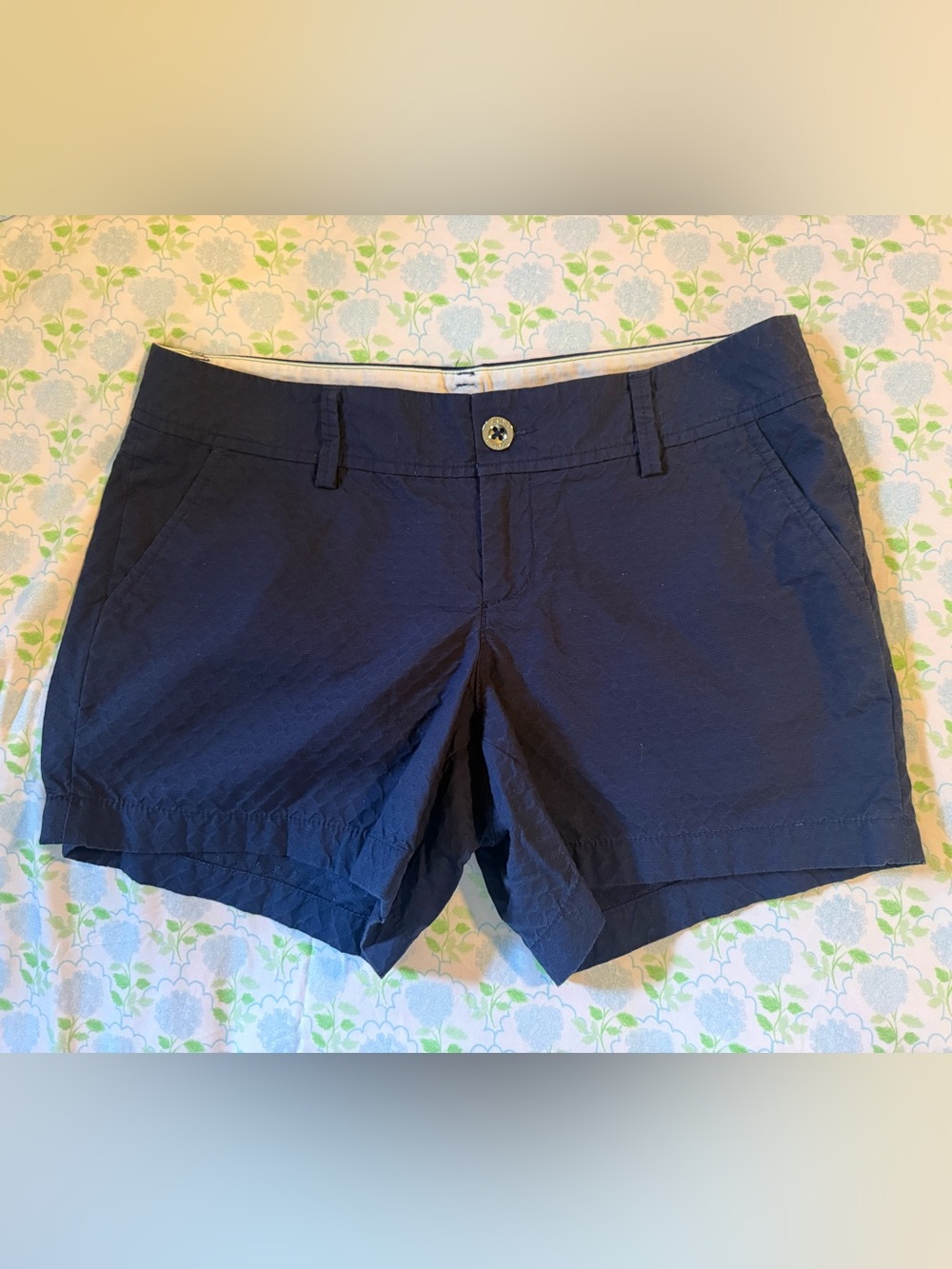 Lilly Pulitzer size 6 navy textured Callahan shorts